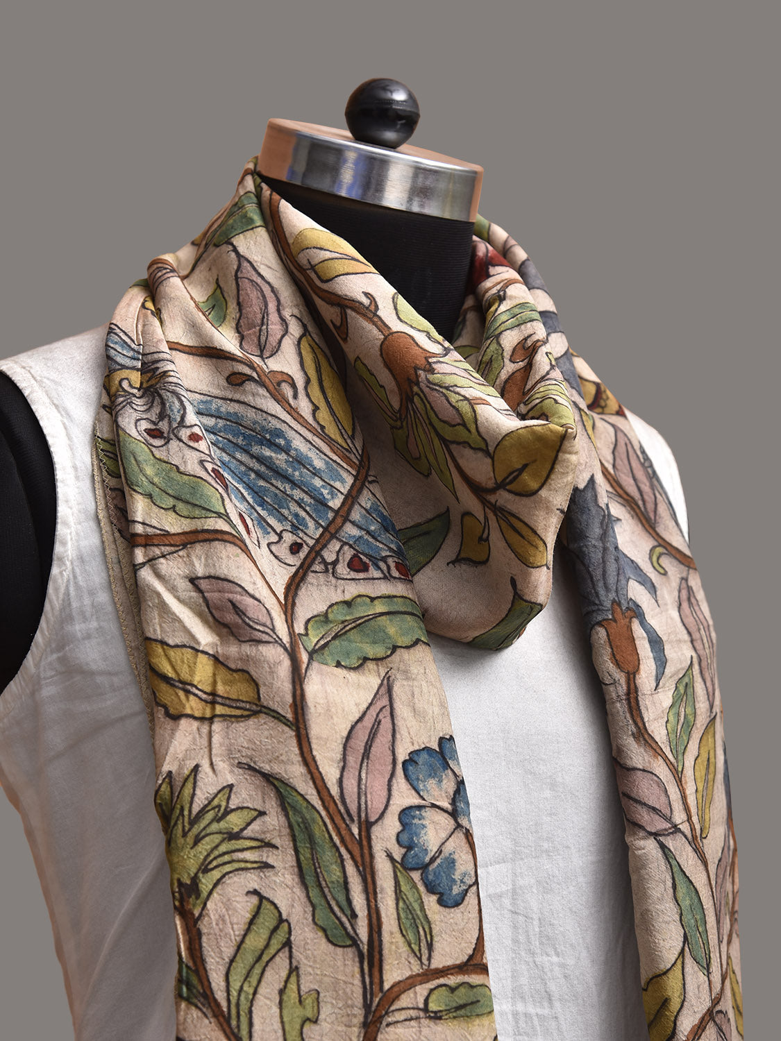 Cream Kalamkari Hand Painted Sico Stole with Floral and Peacocks Design ds3793