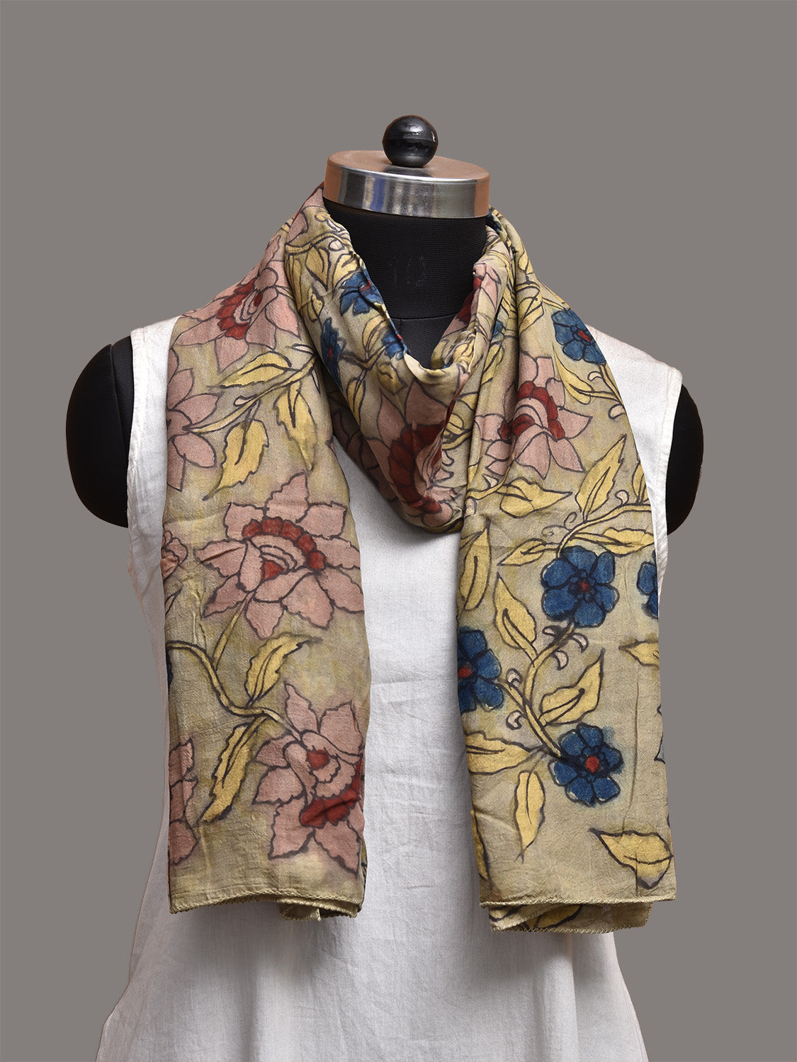 Light Yellow Kalamkari Hand Painted Sico Stole with Floral Design ds3796