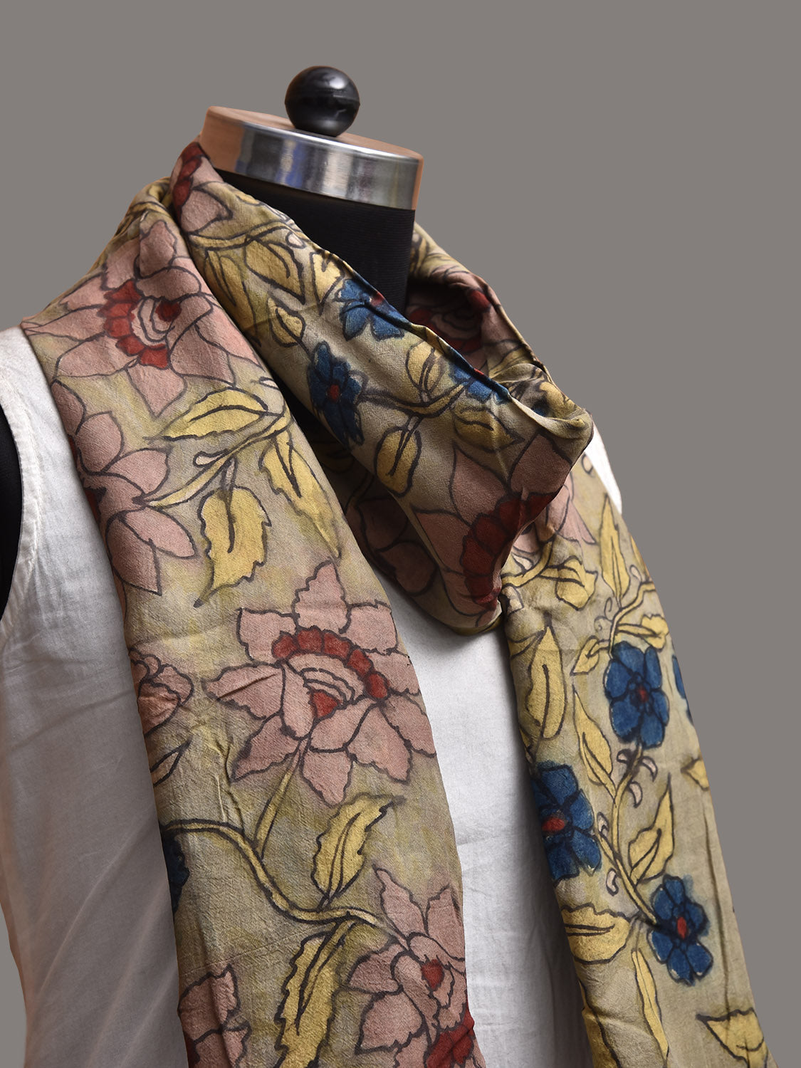 Light Yellow Kalamkari Hand Painted Sico Stole with Floral Design ds3796