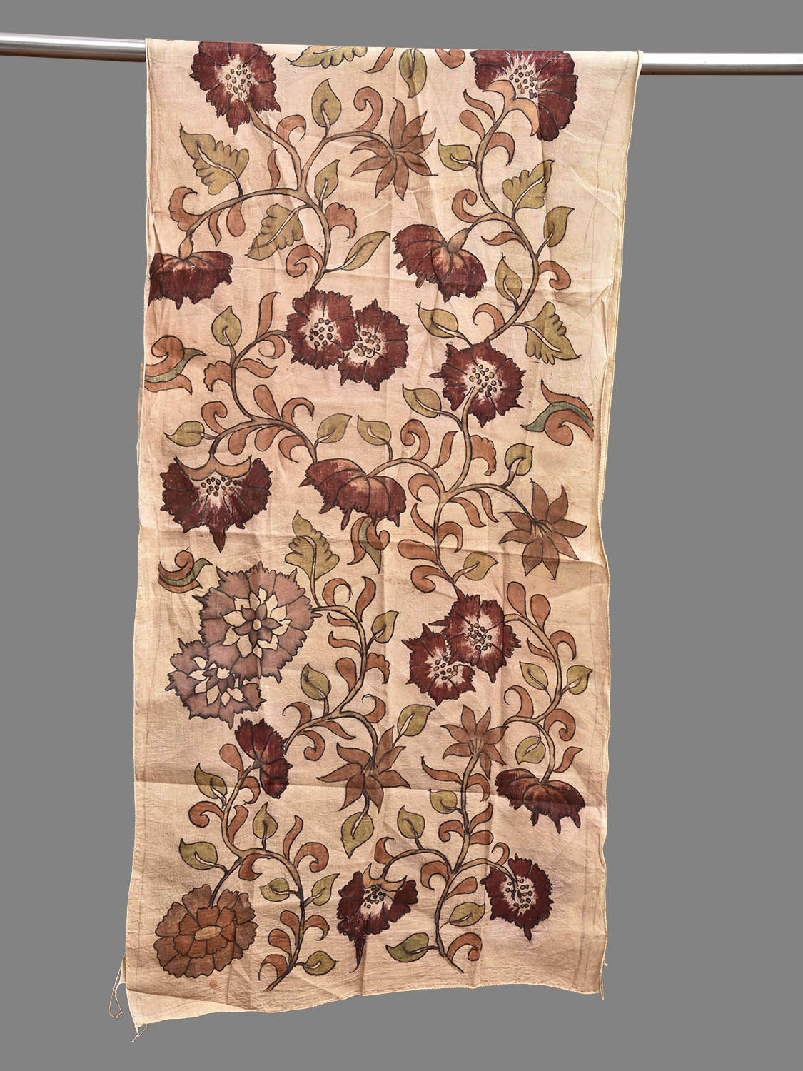 Cream Kalamkari Hand Painted Sico Stole with Floral Design ds3829