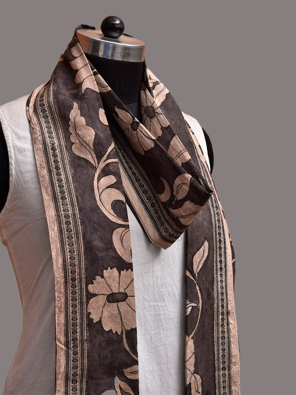 Black and Cream Kalamkari Hand Painted Cotton Dupatta with Floral Design ds3863