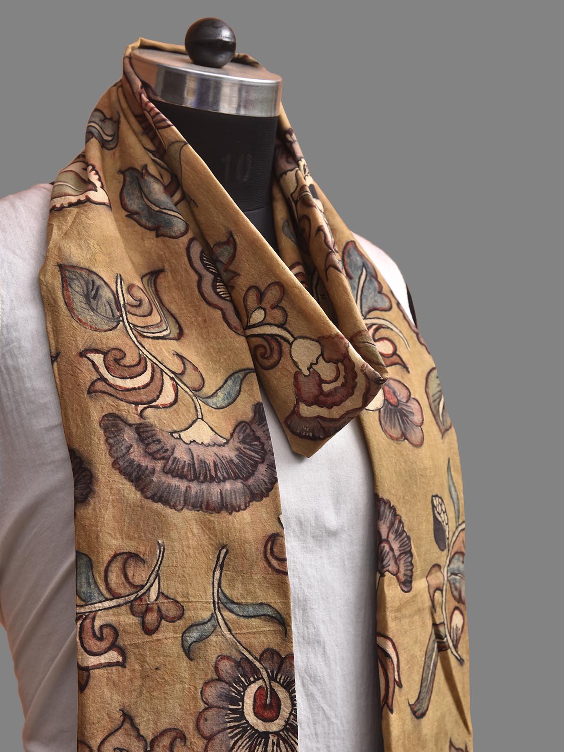 Light Yellow Kalamkari Hand Painted Sico Stole with Floral Design ds3943