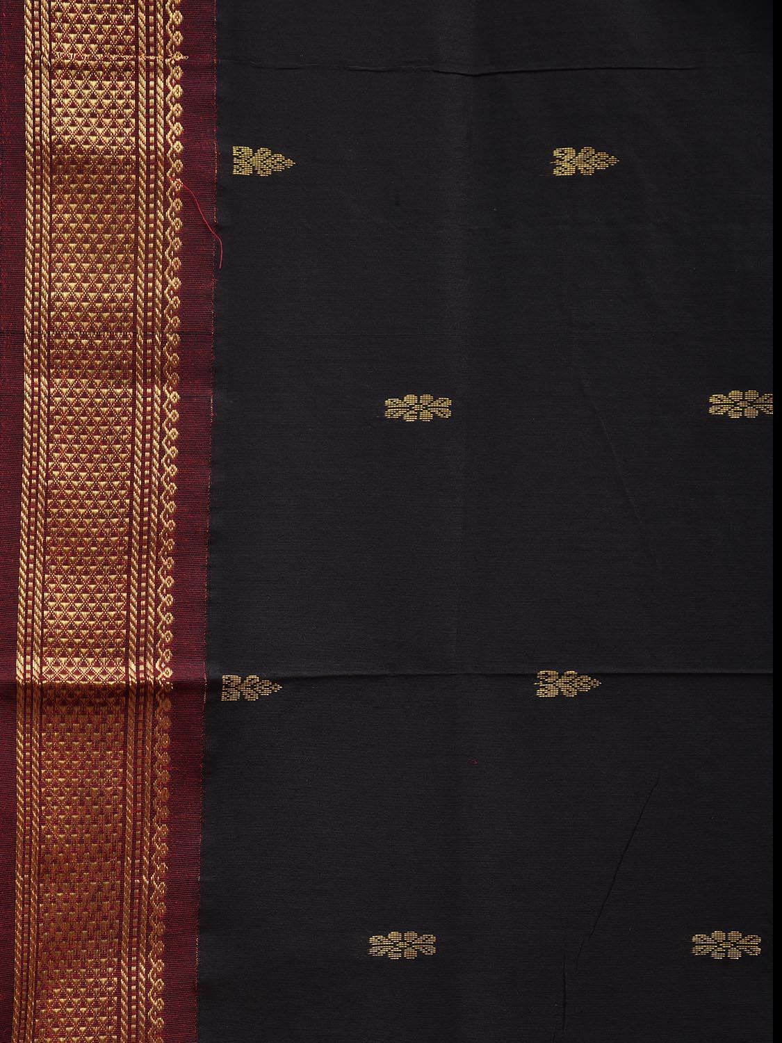 Black and Maroon Gadwal Cotton Saree with Pallu and Border Design g0410