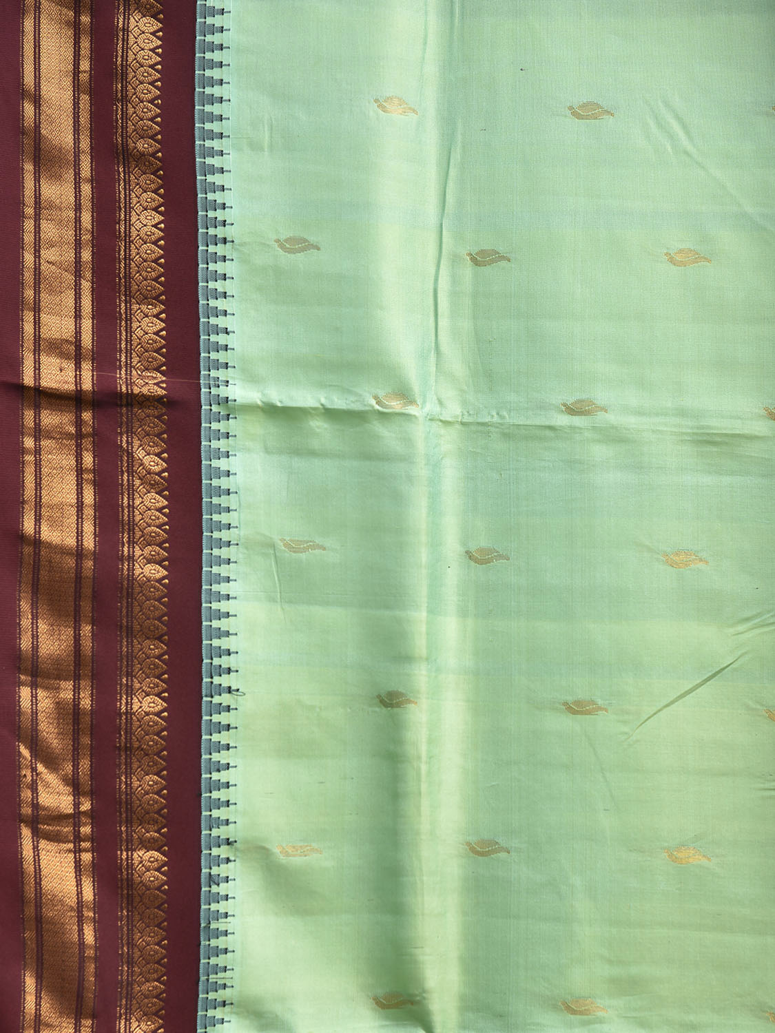 Light Green and Maroon Gadwal Silk Saree with Border and Pallu Design g0482
