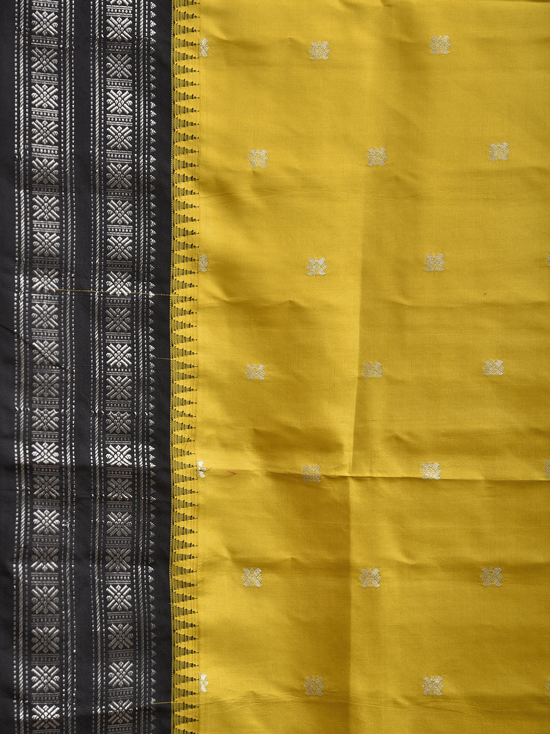 Olive and Black Gadwal Silk Saree with Border and Pallu Design g0484