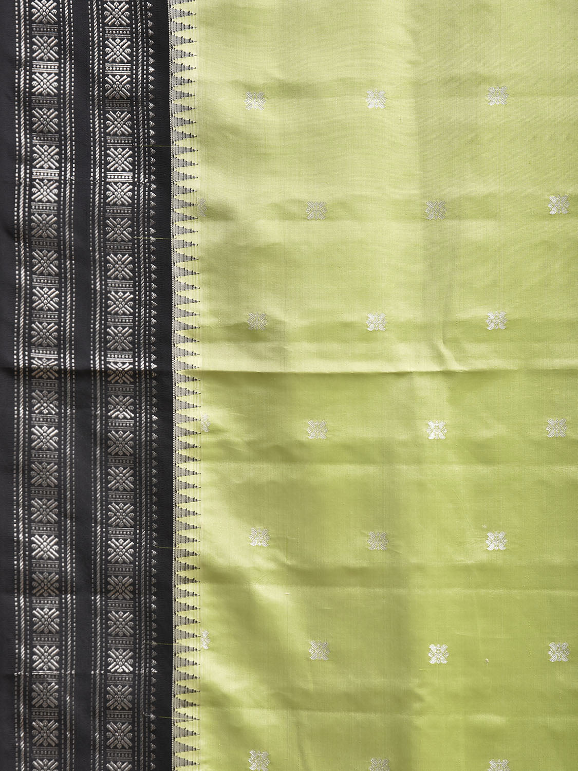 Light Green and Black Gadwal Silk Saree with Border and Pallu Design g0487