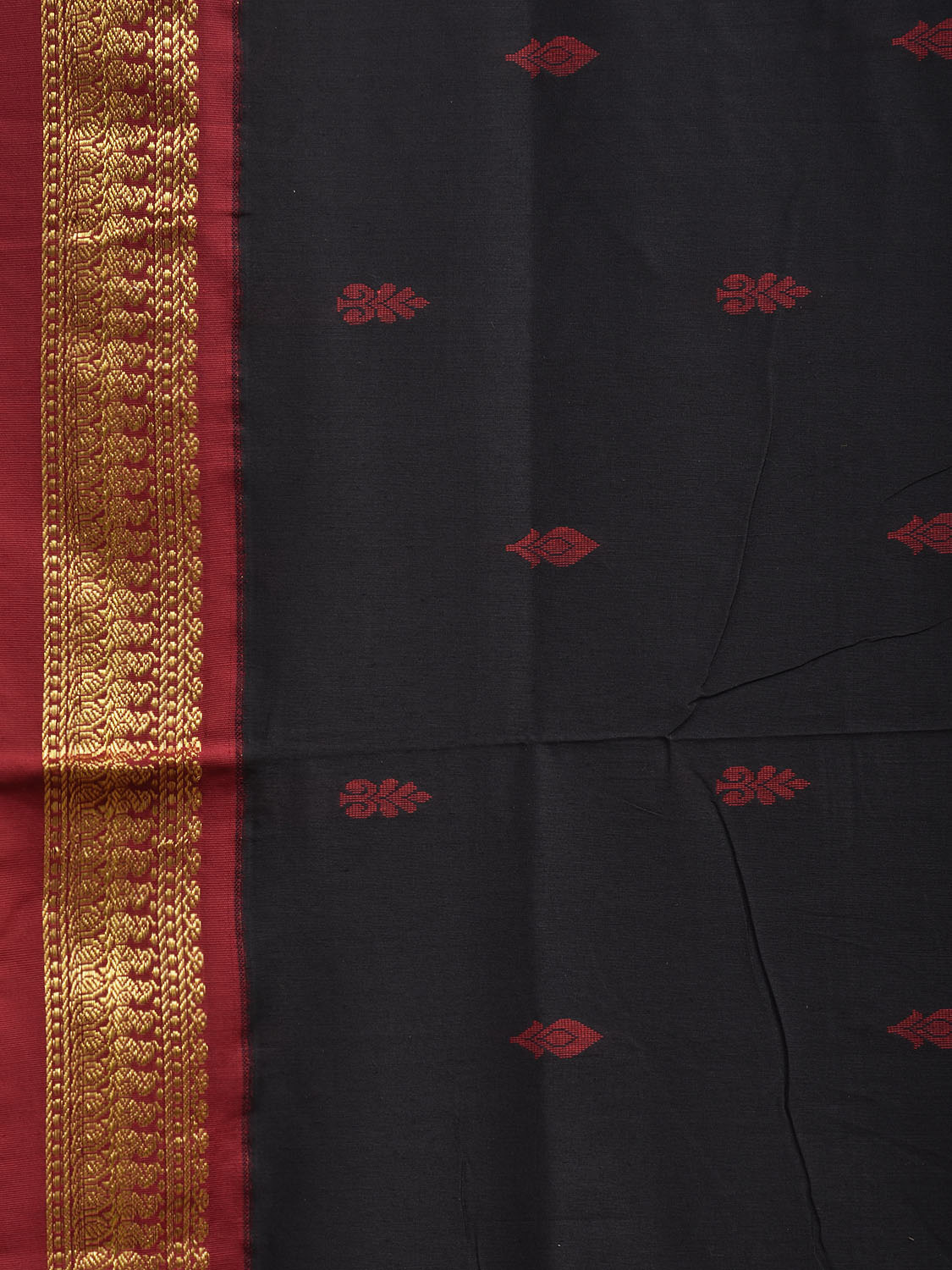 Black and Maroon Gadwal Cotton Viscose Saree with Border and Pallu Design g0544