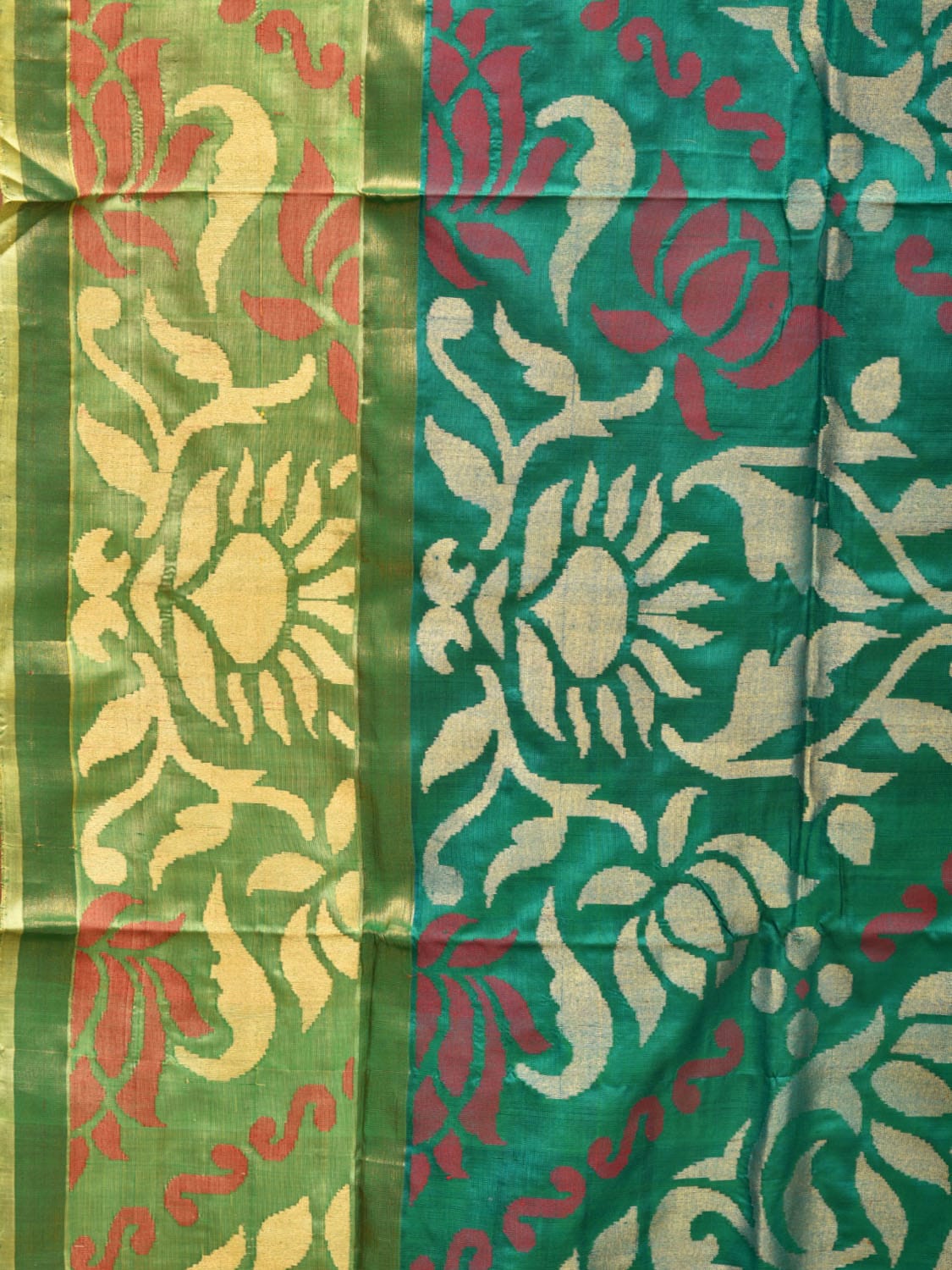 Green and Olive Uppada Silk Handloom Saree with All Over Design u2049