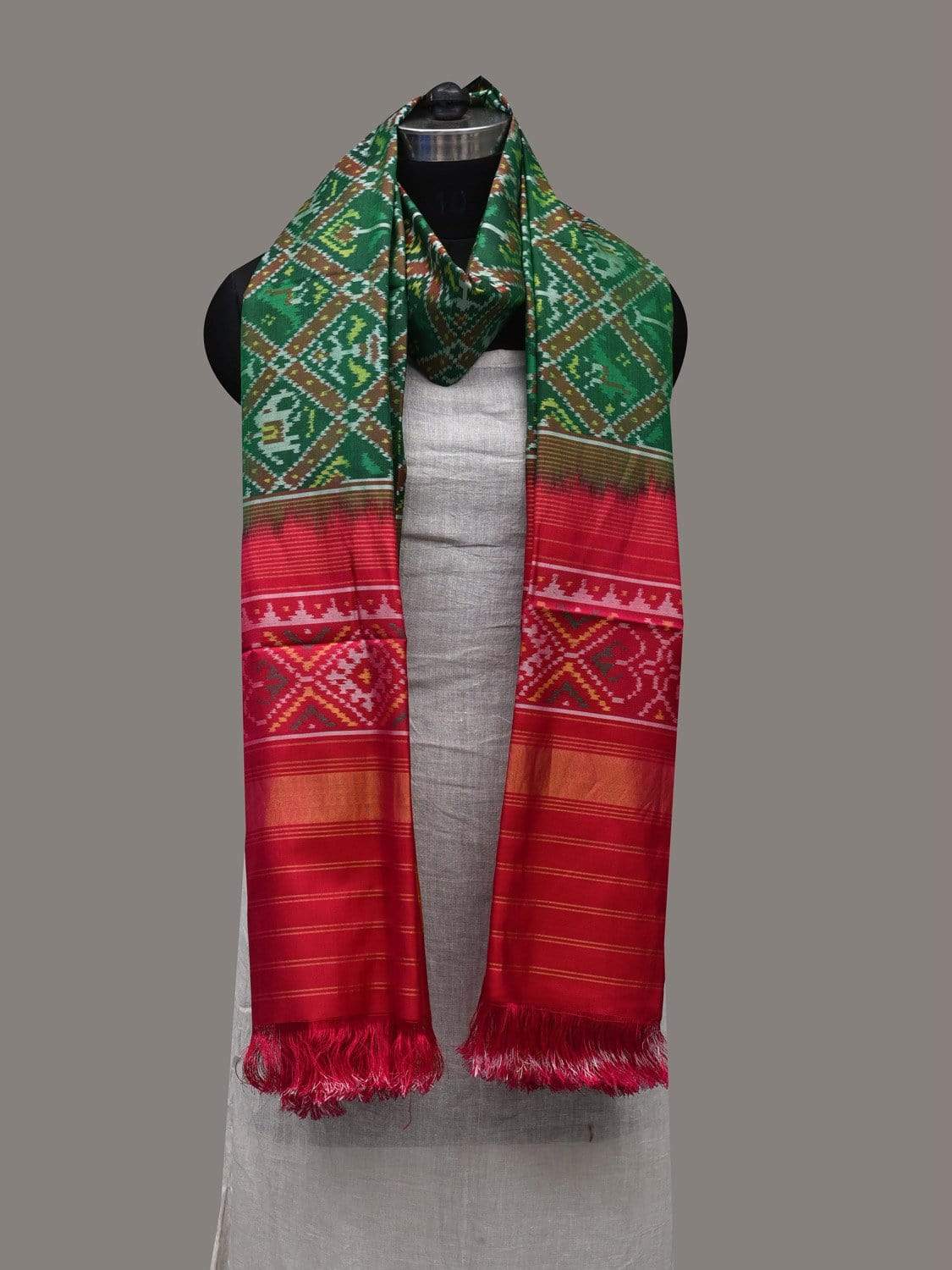 Green and Pink Pochampally Ikat Silk Handloom Dupatta with Elephant and Parrot Design ds2554