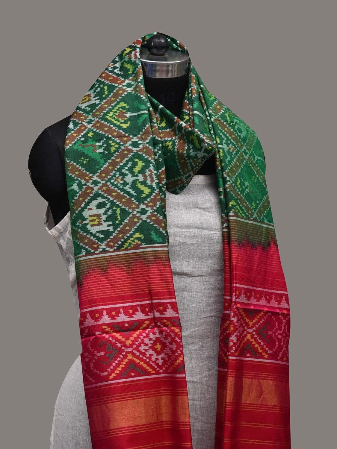 Green and Pink Pochampally Ikat Silk Handloom Dupatta with Elephant and Parrot Design ds2554