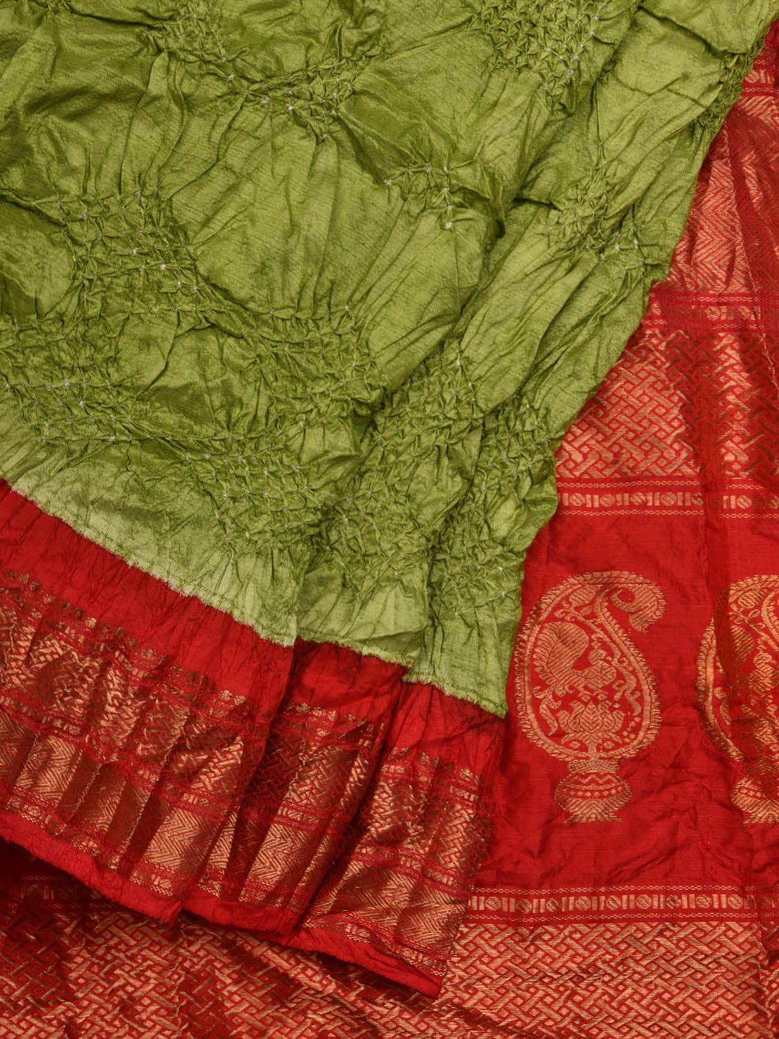 Green and Red Bandhani Gadwal Silk Handloom Saree with Mango Pallu Design bn0374