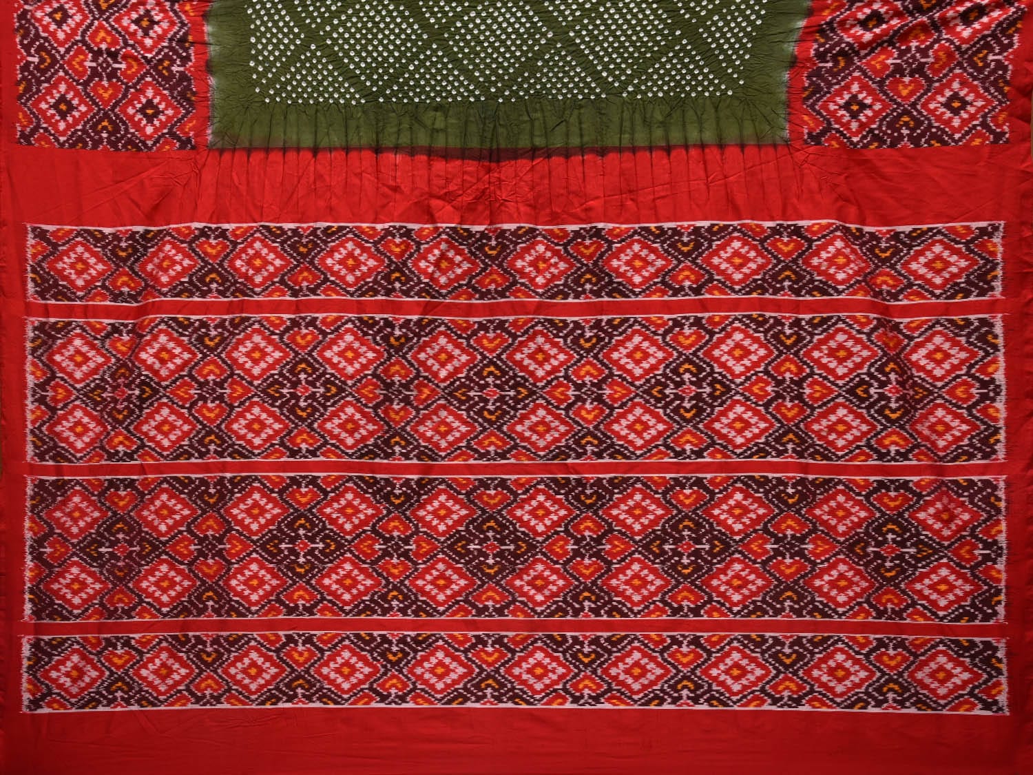 Green and Red Bandhani Ikat Silk Handloom Saree with Border and Pallu Design bn0361