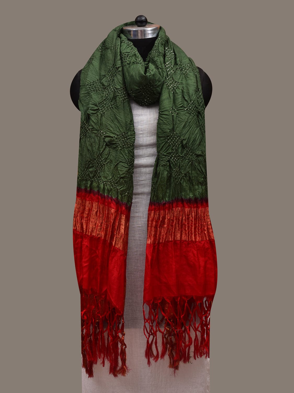 Green and Red Bandhani Kanchipuram Silk Handloom Dupatta with Border Design ds2920