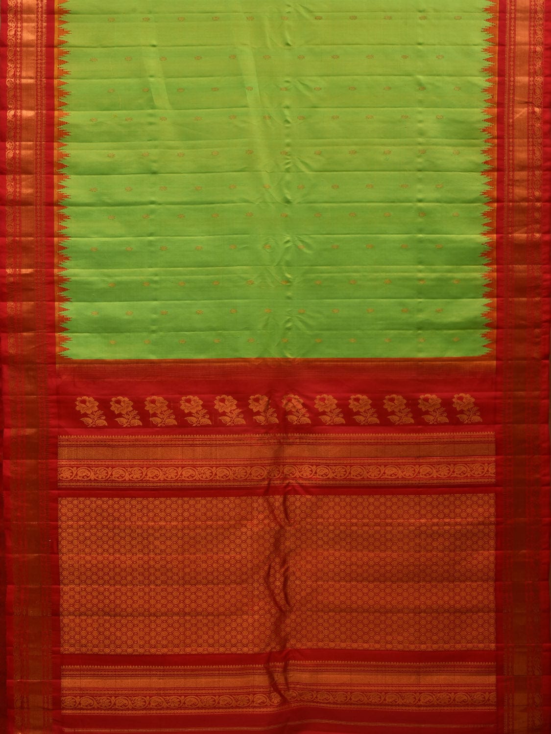 Green and Red Gadwal Silk Handloom Saree with Flower Pallu and Temple Border Design g297