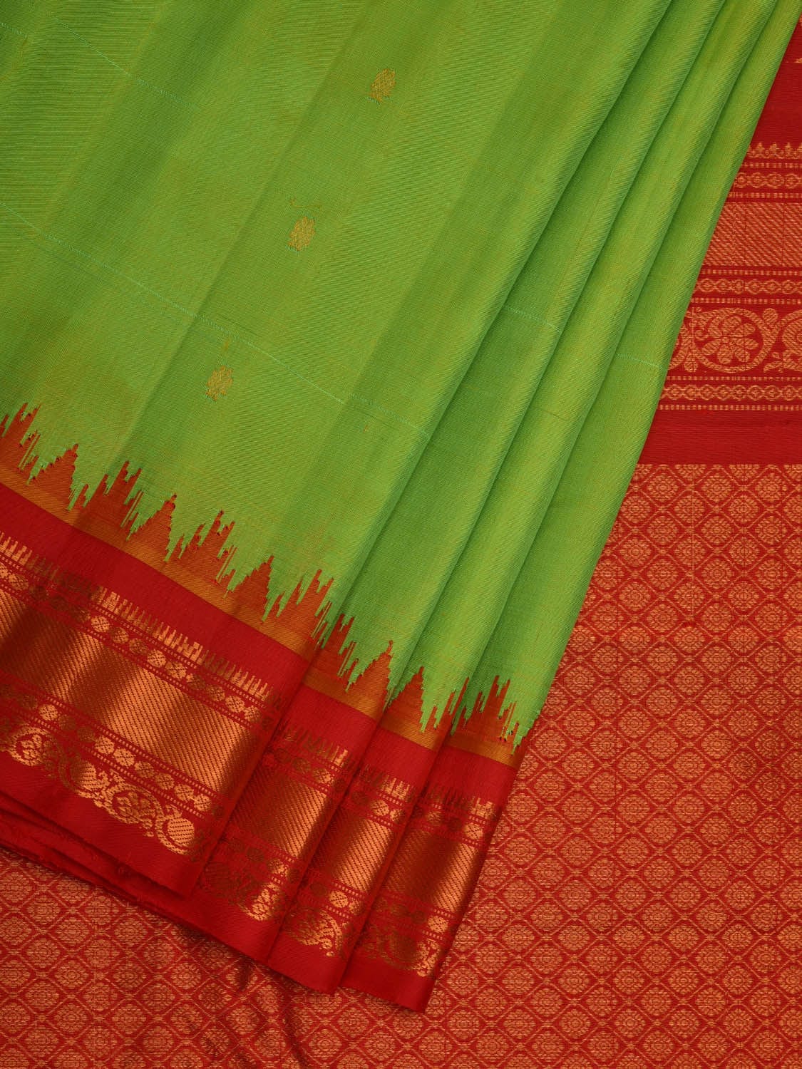 Green and Red Gadwal Silk Handloom Saree with Flower Pallu and Temple Border Design g297