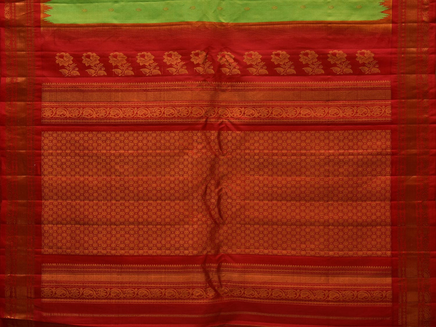 Green and Red Gadwal Silk Handloom Saree with Flower Pallu and Temple Border Design g297