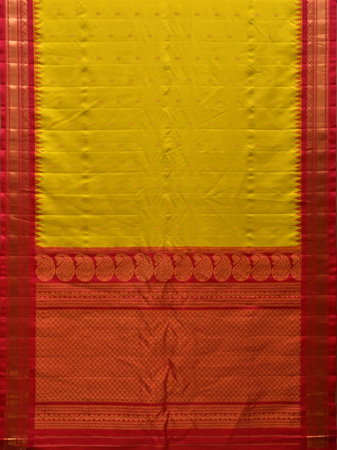 Green and Red Gadwal Silk Handloom Saree with Mango Pallu Design g0300