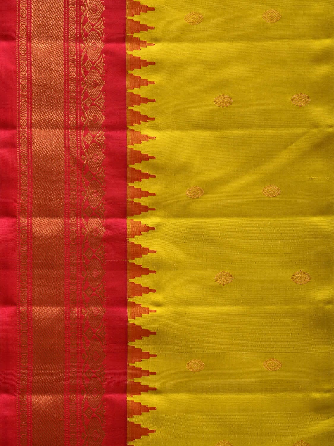 Green and Red Gadwal Silk Handloom Saree with Mango Pallu Design g0300