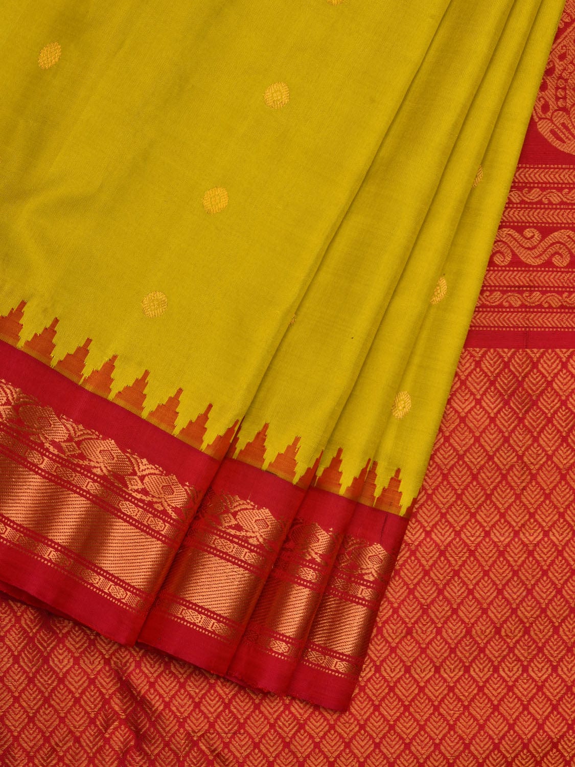 Green and Red Gadwal Silk Handloom Saree with Mango Pallu Design g0300