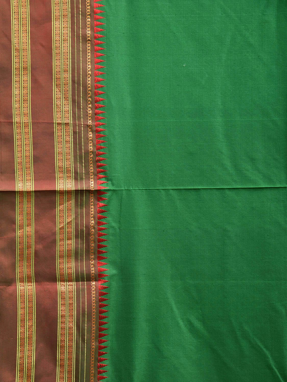 Green and Red Narayanpet Silk Handloom Plain Saree with Contrast Pallu Design No Blouse np1059