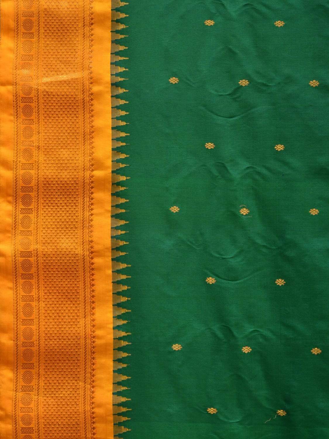 Green and Yellow Gadwal Silk Handloom Saree with Border Design g0284