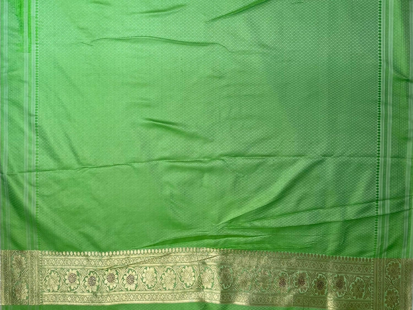 Green Banaras Katan Silk with Zari Lines with Intricate Border and Pallu Design b0377ds
