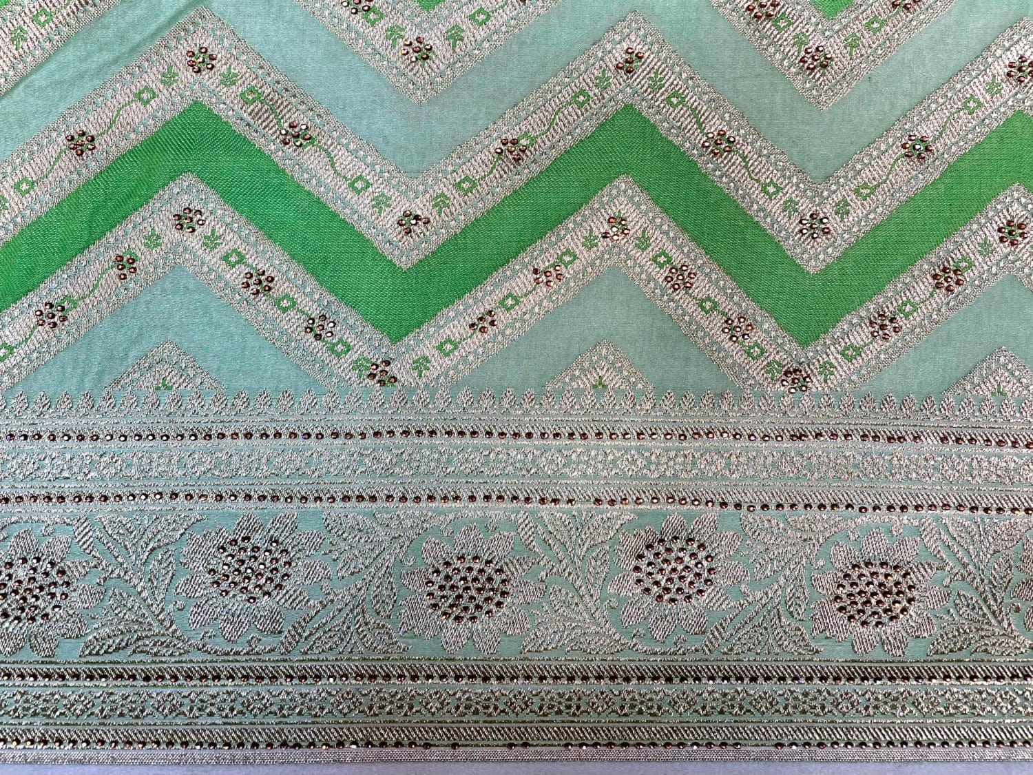 Green Banaras Katan Silk with Zari Lines with Intricate Border and Pallu Design b0377ds