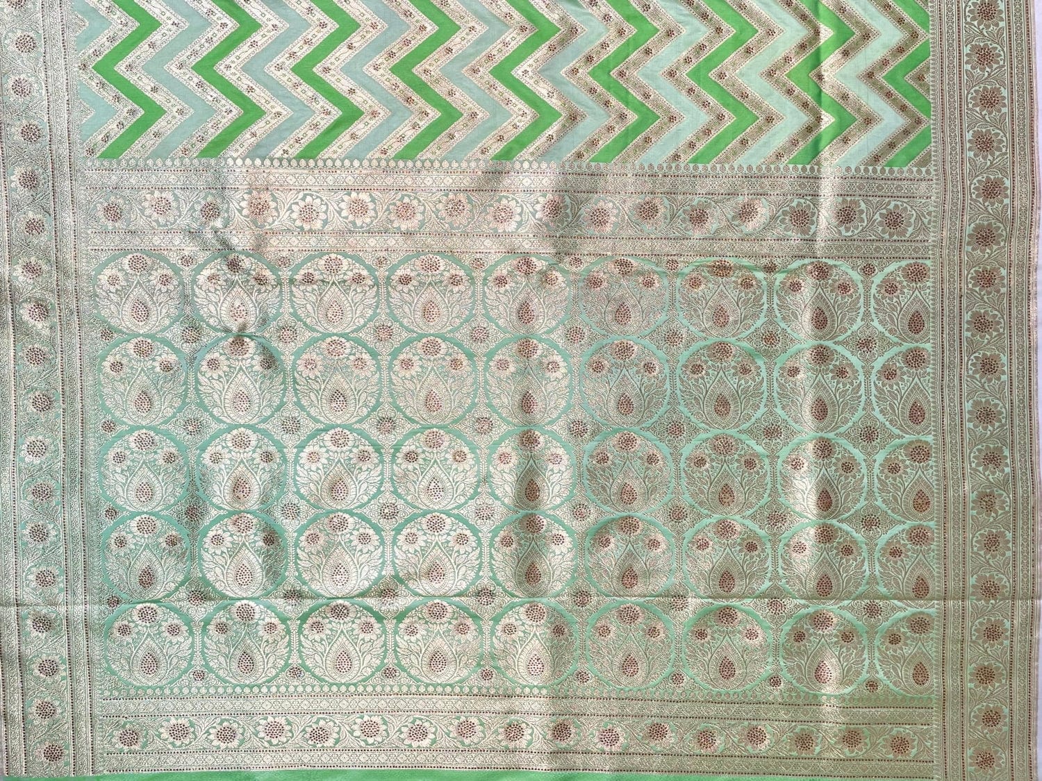 Green Banaras Katan Silk with Zari Lines with Intricate Border and Pallu Design b0377ds