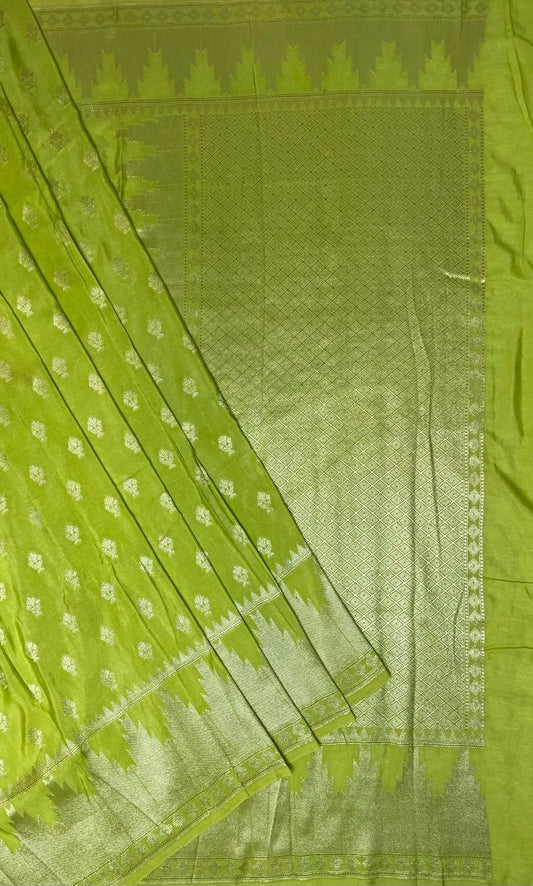 Green Banaras Munga Saree with Temple Border and Body Butta Design b0133ds