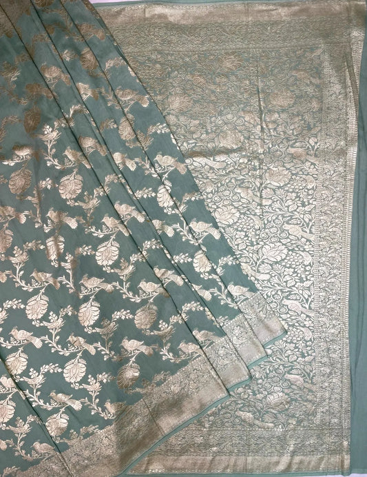 Green Banaras Munga Silk Saree with Rich Zari Border and Birds with Floral Design b0074ds