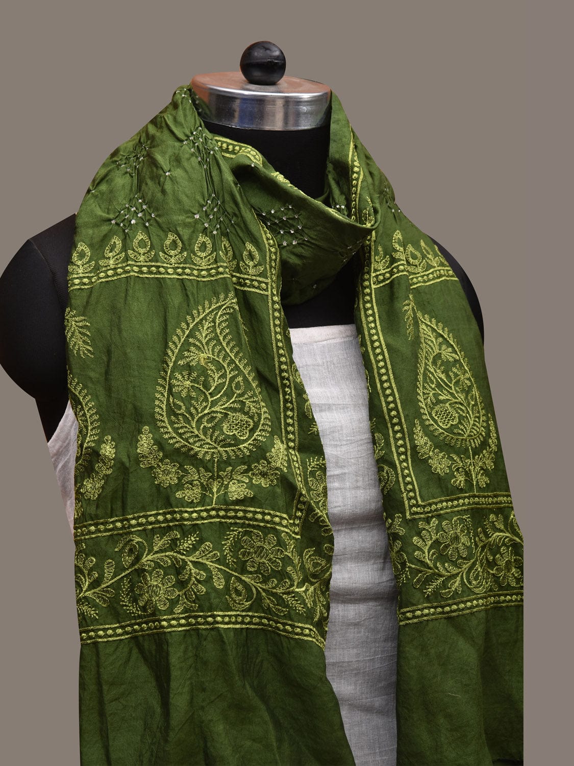 Green Bandhani Silk Handloom Stole with Mango Design ds2902