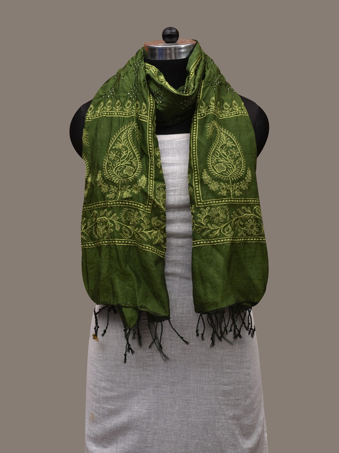 Green Bandhani Silk Handloom Stole with Mango Design ds2902