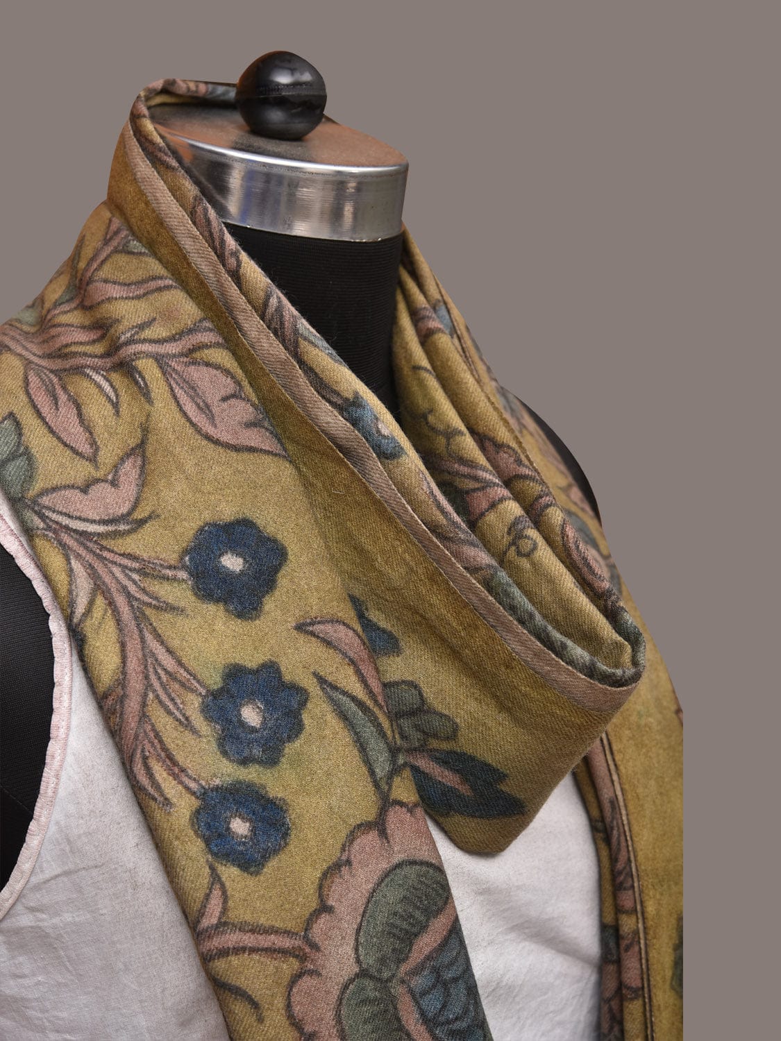 Green Kalamkari Hand Painted Woolen Handloom Dupatta with Floral Design ds3532