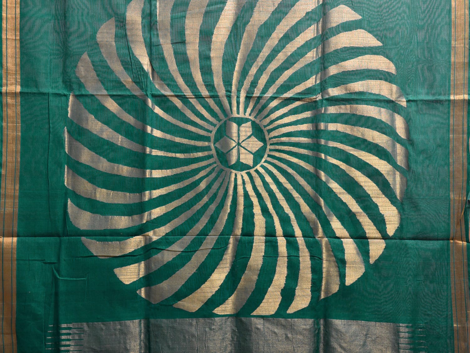 Green Khadi Cotton Handloom Saree with Circle Pallu Design kh0714