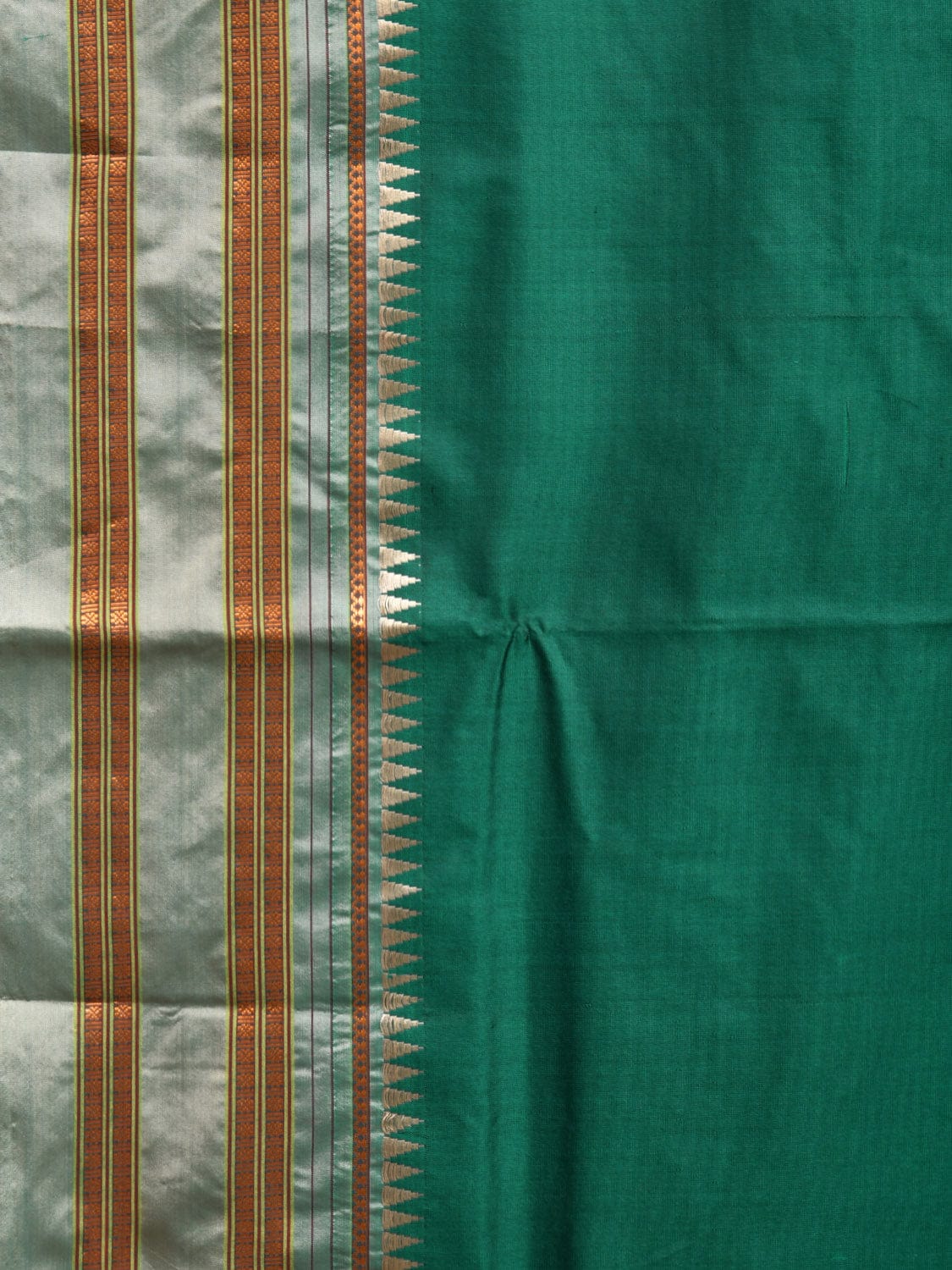 Green Narayanpet Silk Handloom Plain Saree with Contrast Pallu Design No Blouse np0830
