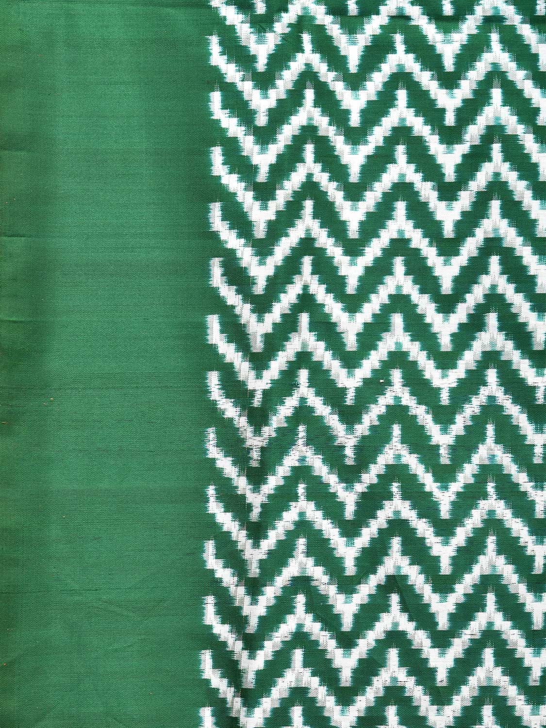 Green Pochampally Double Ikat Silk Handloom Saree with Zig-Zag Design i0751