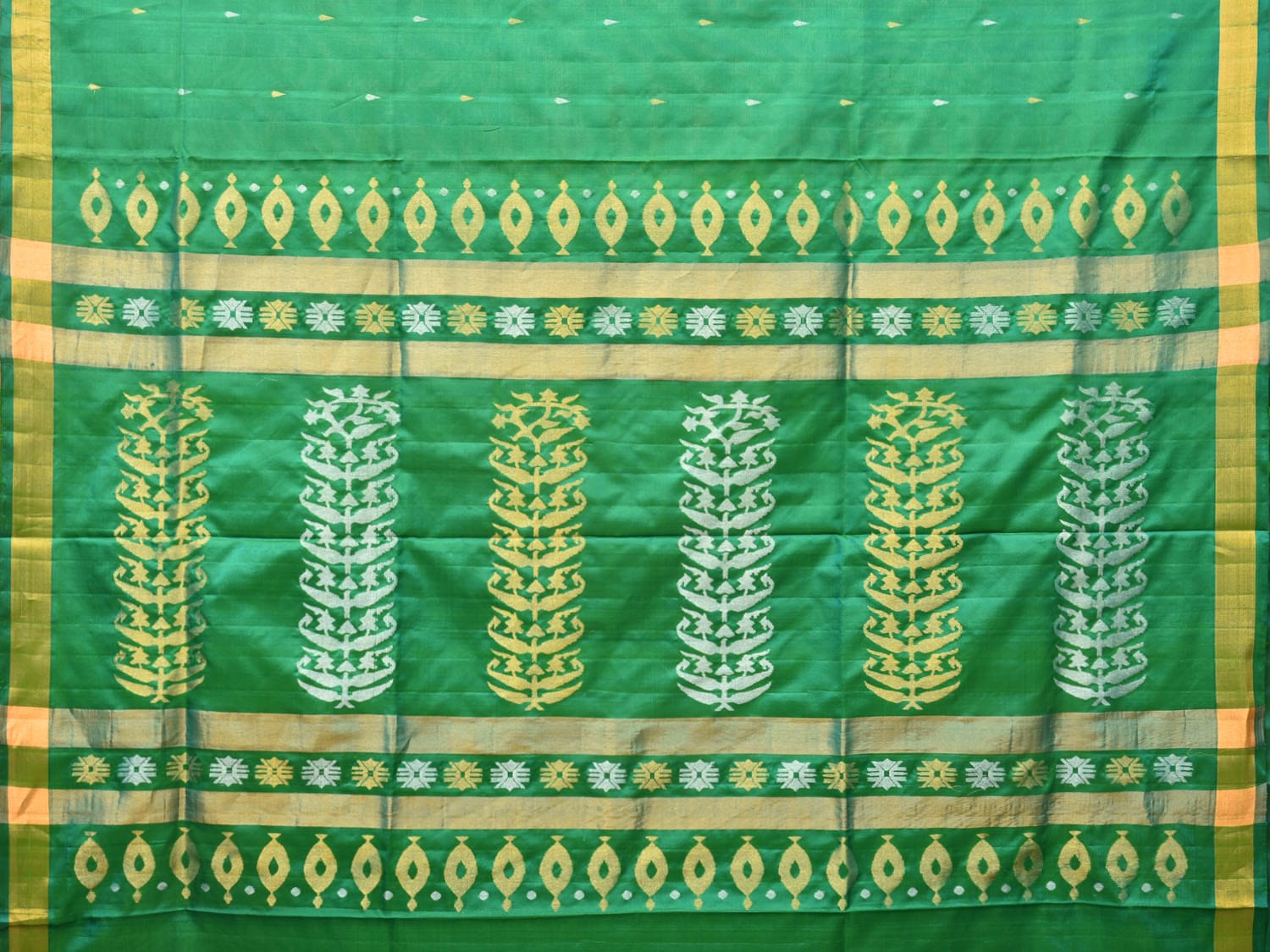 Green Uppada Silk Handloom Saree with Karpur Pallu Design u2023