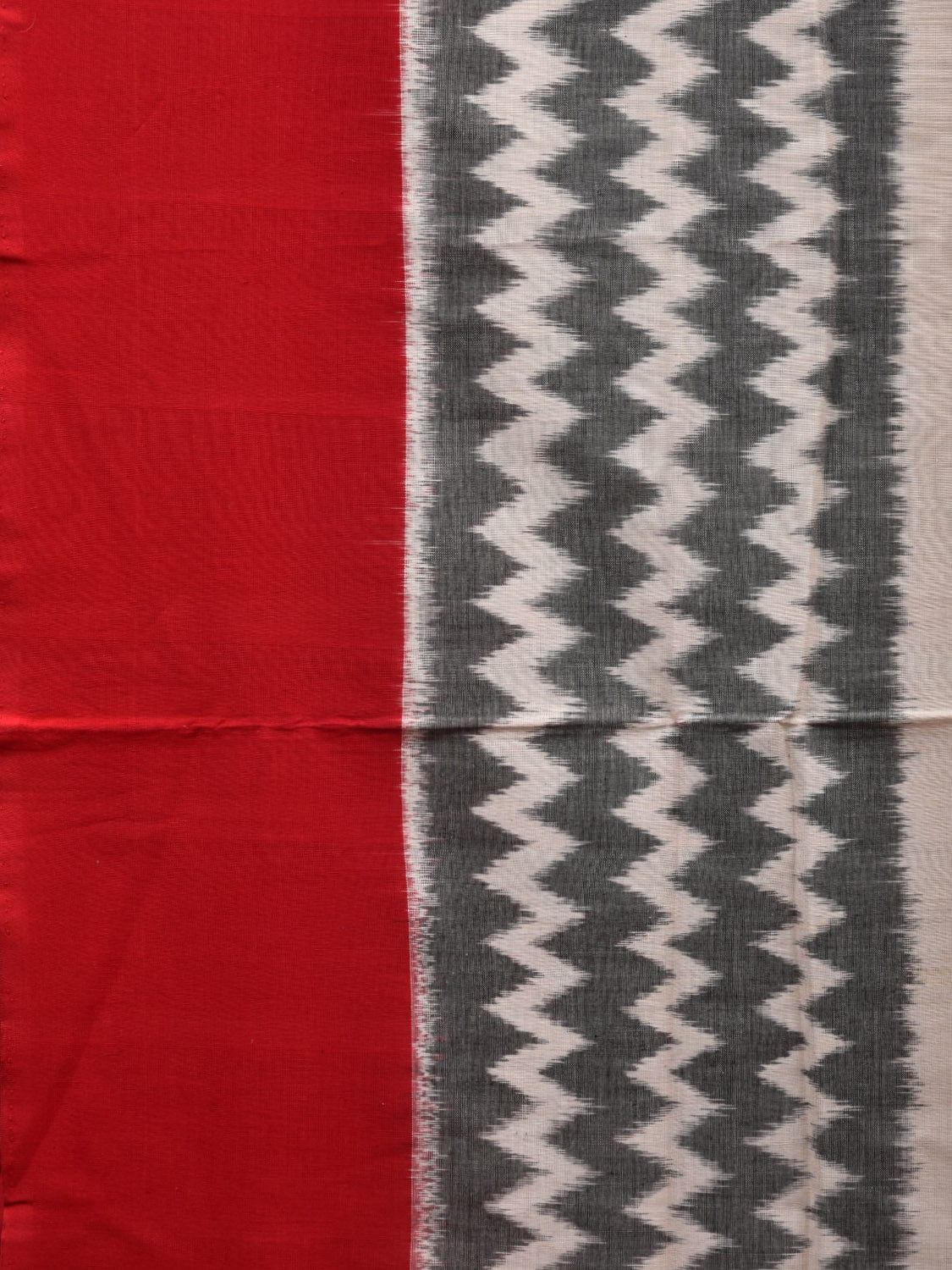 Grey and Red Pochampally Ikat Cotton Handloom Saree with Zig-Zag Design i0694