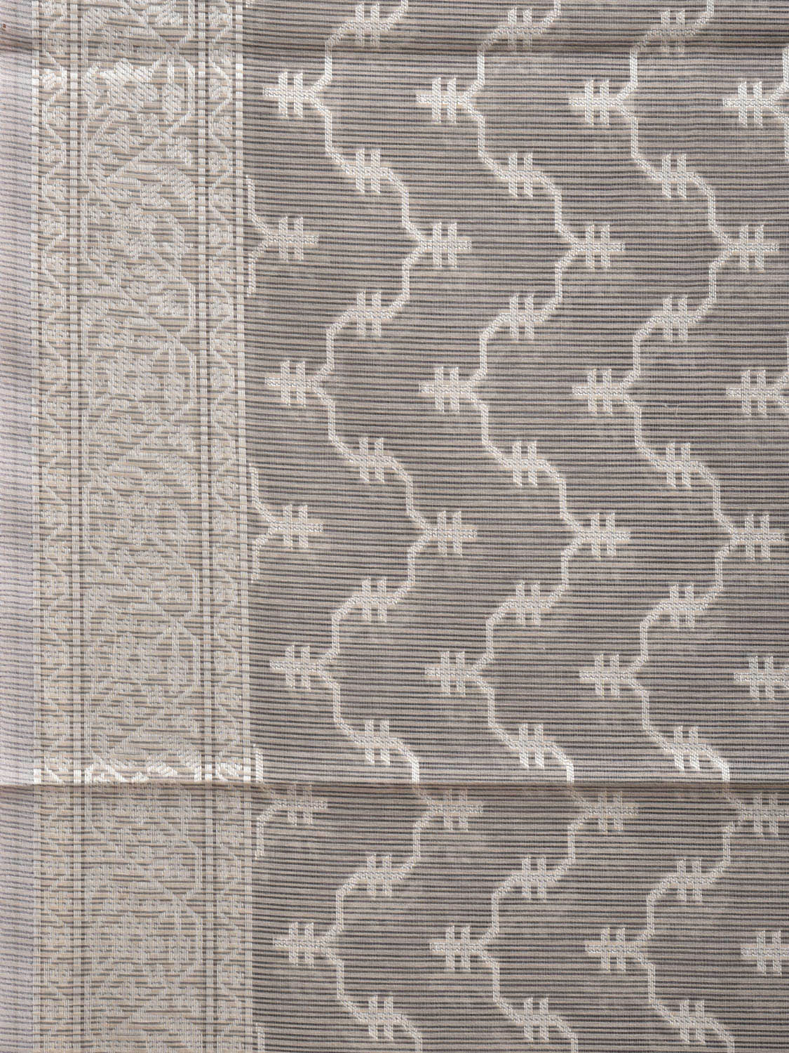 Grey Dhakai Jamdani Cotton Viscose Saree with Zig-Zag and Floral Pallu Design dj0075