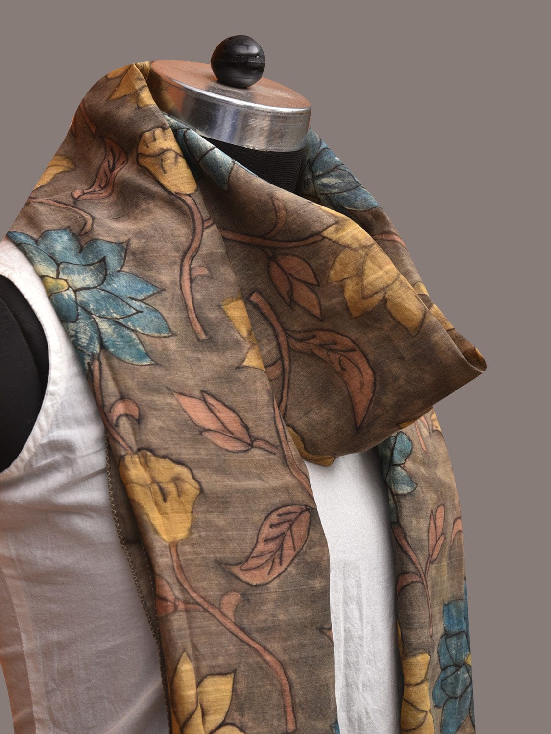 Grey Kalamkari Hand Painted Sico Stole with Big Flowers Design ds3584