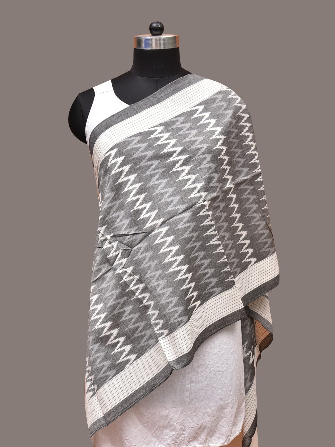 Grey Pochamaplly Ikat Cotton Handloom Stole with Zig-Zag Design ds3368