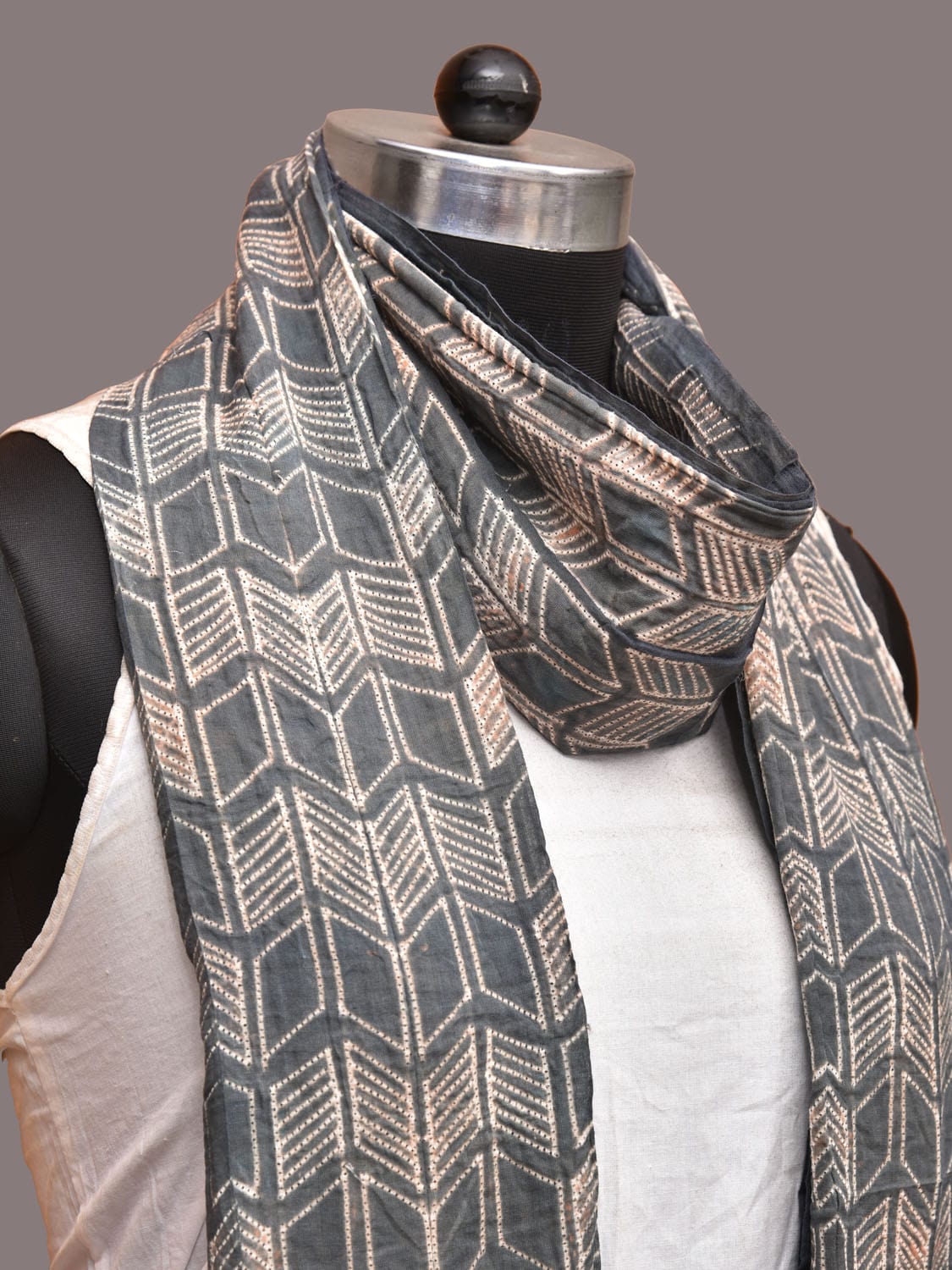 Grey Shibori Silk Handloom Stole with Arrow Head Design ds3237