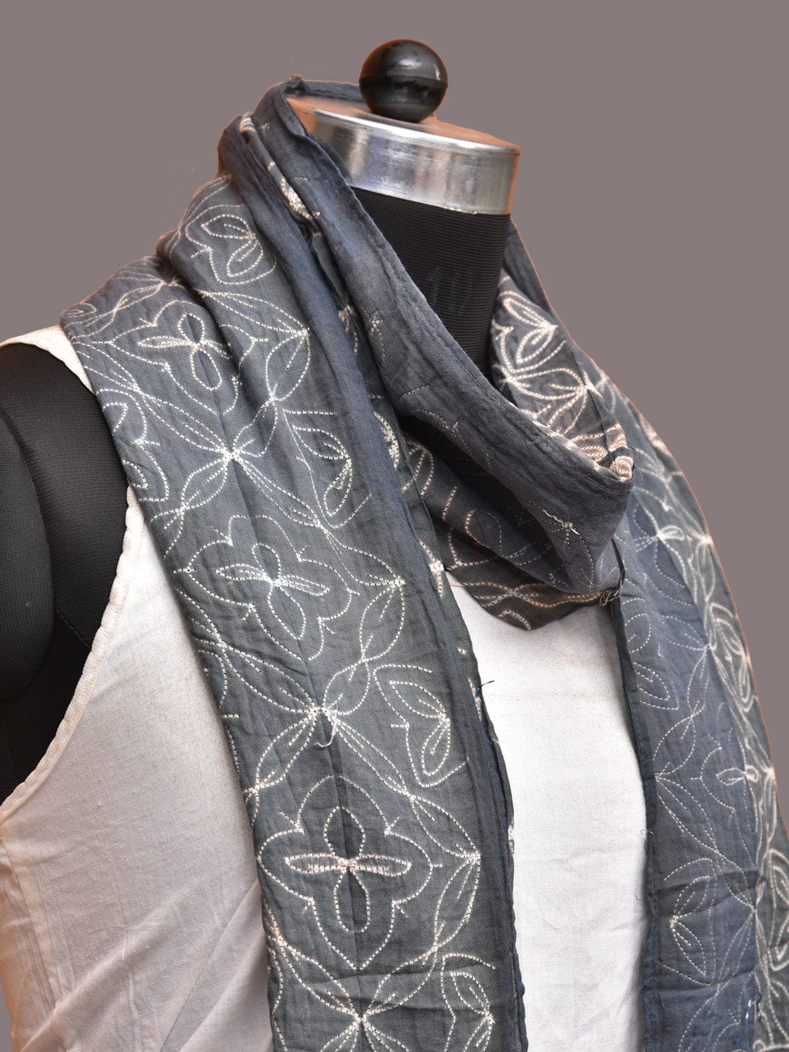 Grey Shibori Silk Handloom Stole with Grill Design ds3239