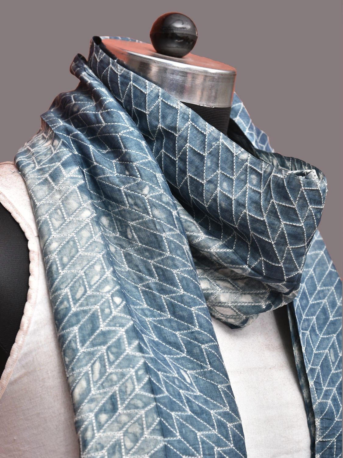 Grey Shibori Spun Silk Handloom Stole with Steps Design ds3229