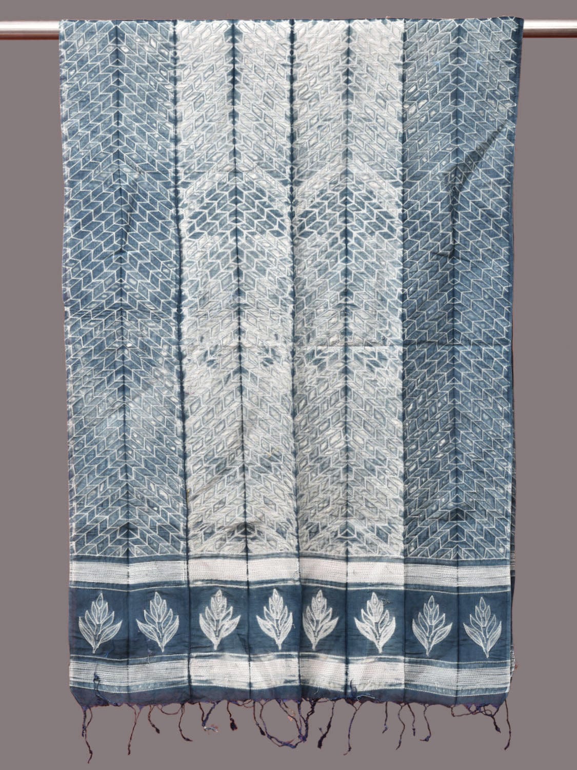Grey Shibori Spun Silk Handloom Stole with Steps Design ds3229