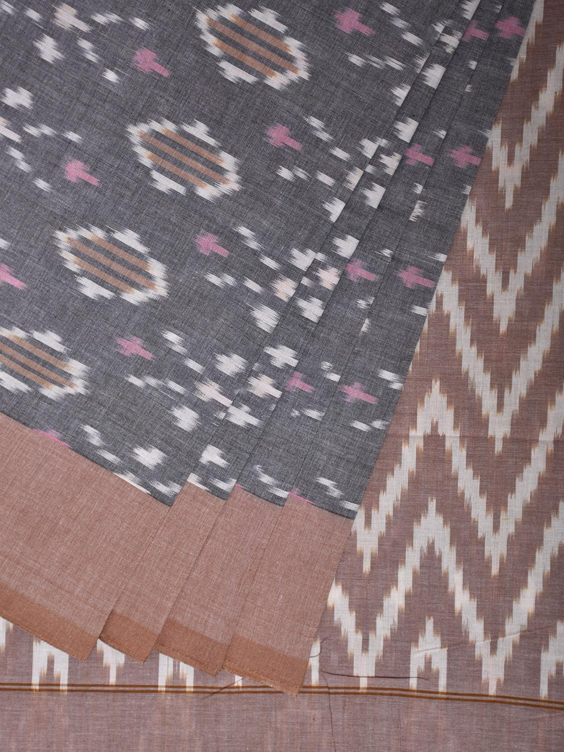 Grey and White Pochampally Ikat Cotton Handloom Saree with All Over Body and Zig-Zag Pallu Design No Blouse i0922