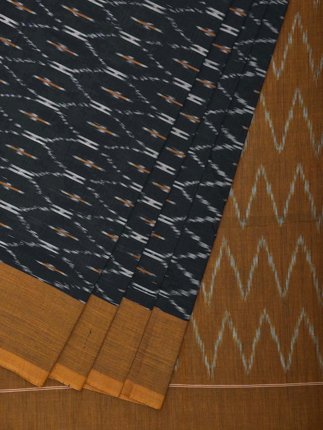 Dark Green and Yellow Pochampally Ikat Cotton Handloom Saree with All Over Grill and Zig-Zag Pallu Design No Blouse i1007