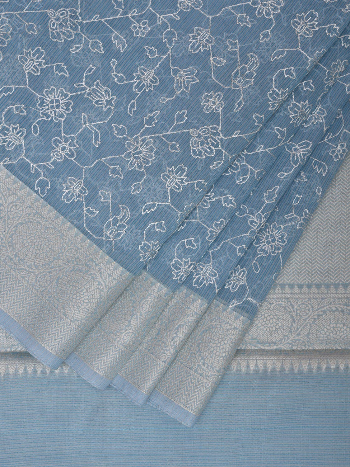 Light Blue Dhakai Jamdani Cotton Viscose Saree with Floral Embroidary Design dj0082