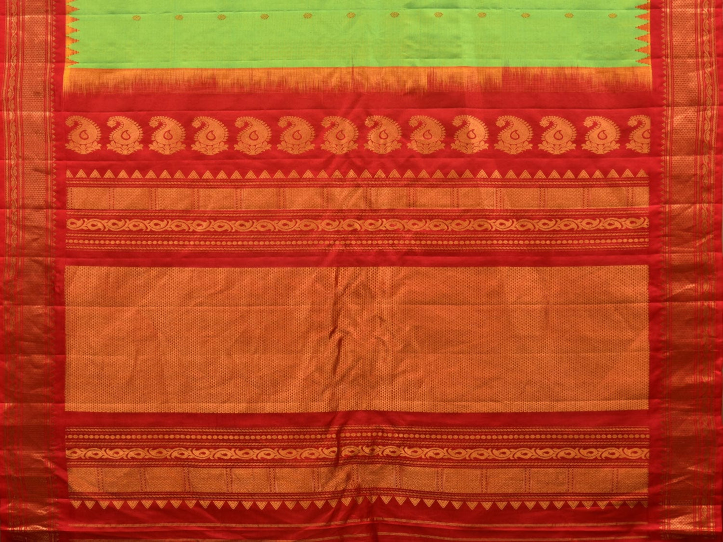 Light Green and Red Gadwal Silk Handloom Saree with Mango Pallu Design g0316