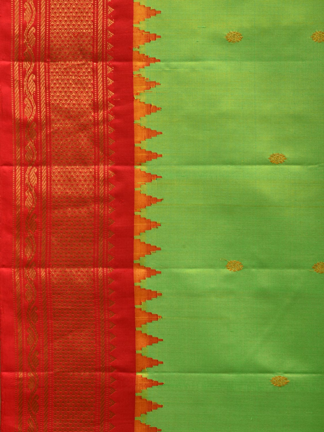 Light Green and Red Gadwal Silk Handloom Saree with Mango Pallu Design g0316